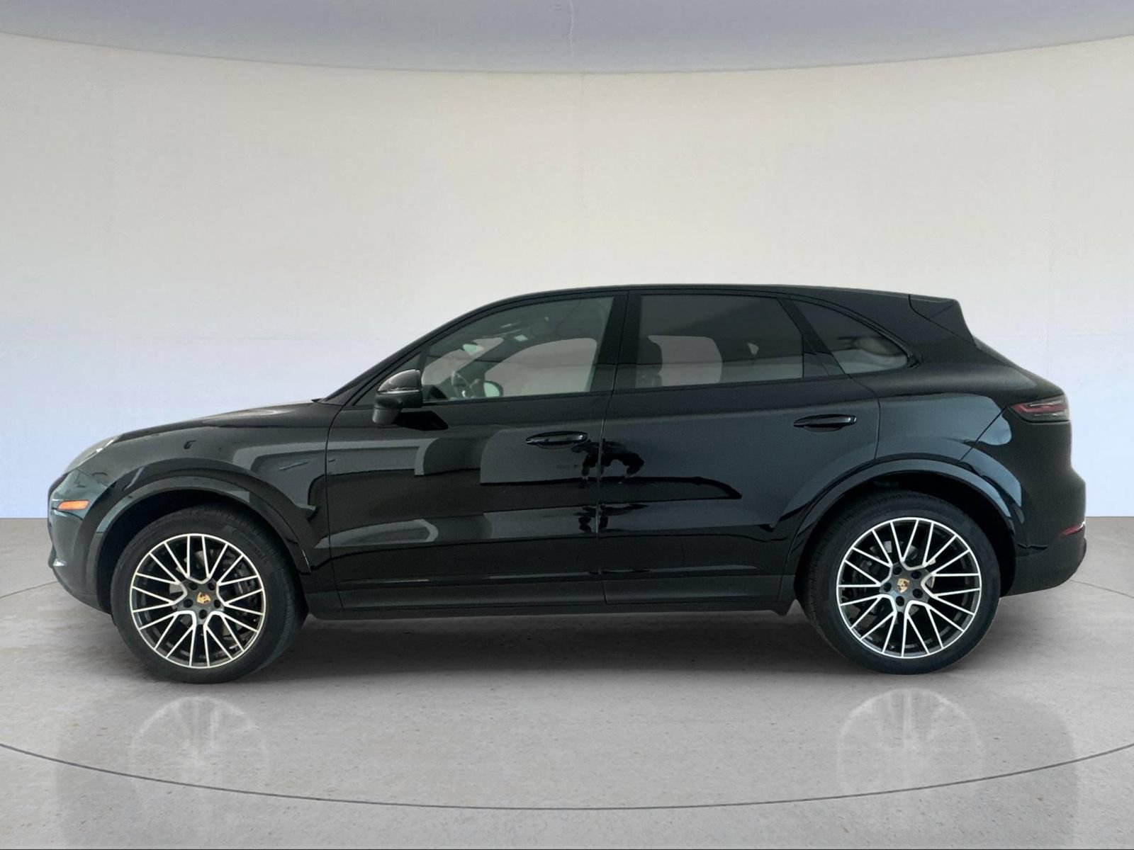 Certified 2023 Porsche Cayenne AWD/4WD image 2