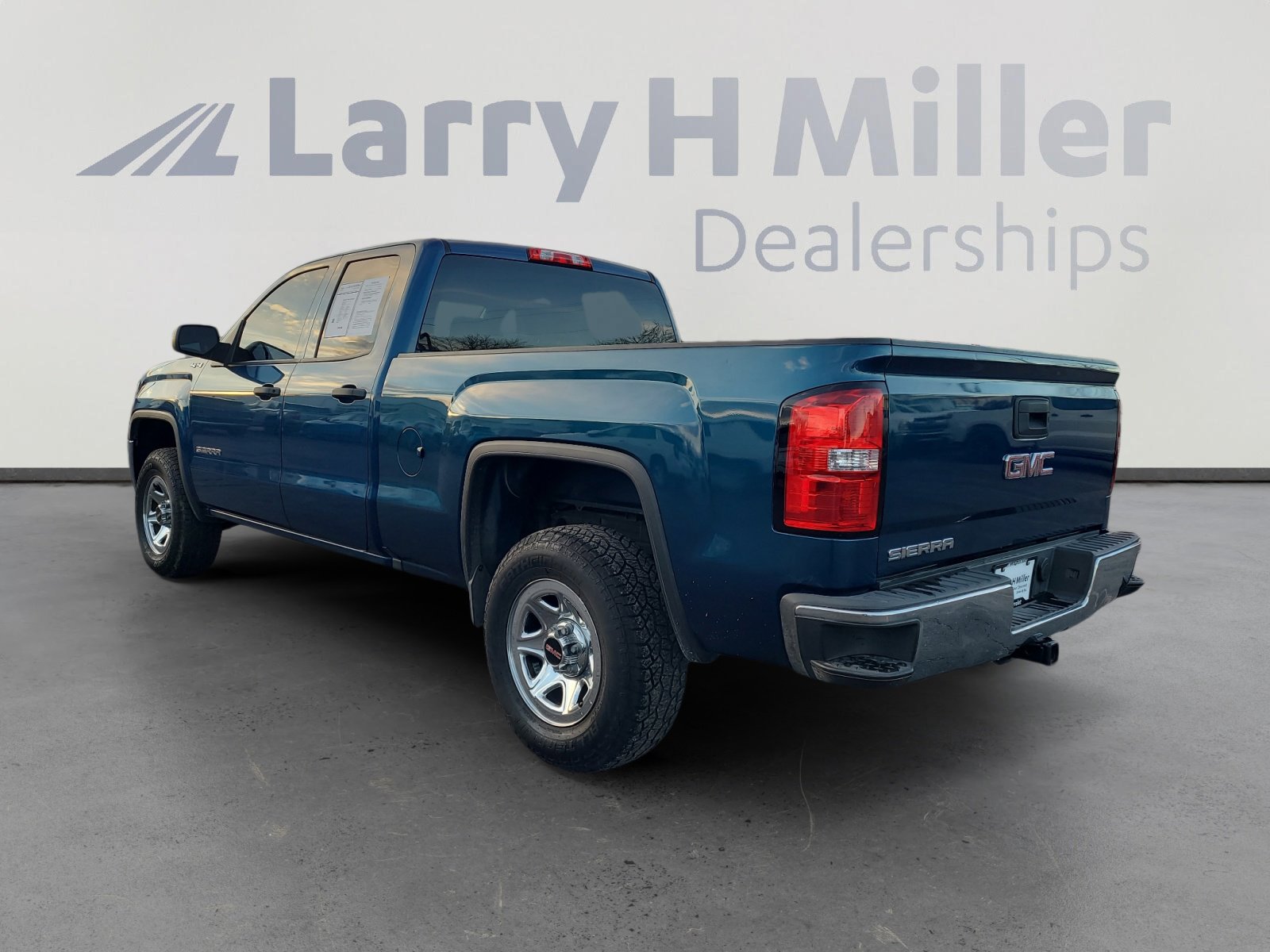 Used 2017 GMC Sierra 1500 4x4 Double Cab w/ Sierra Appearance Package image 3