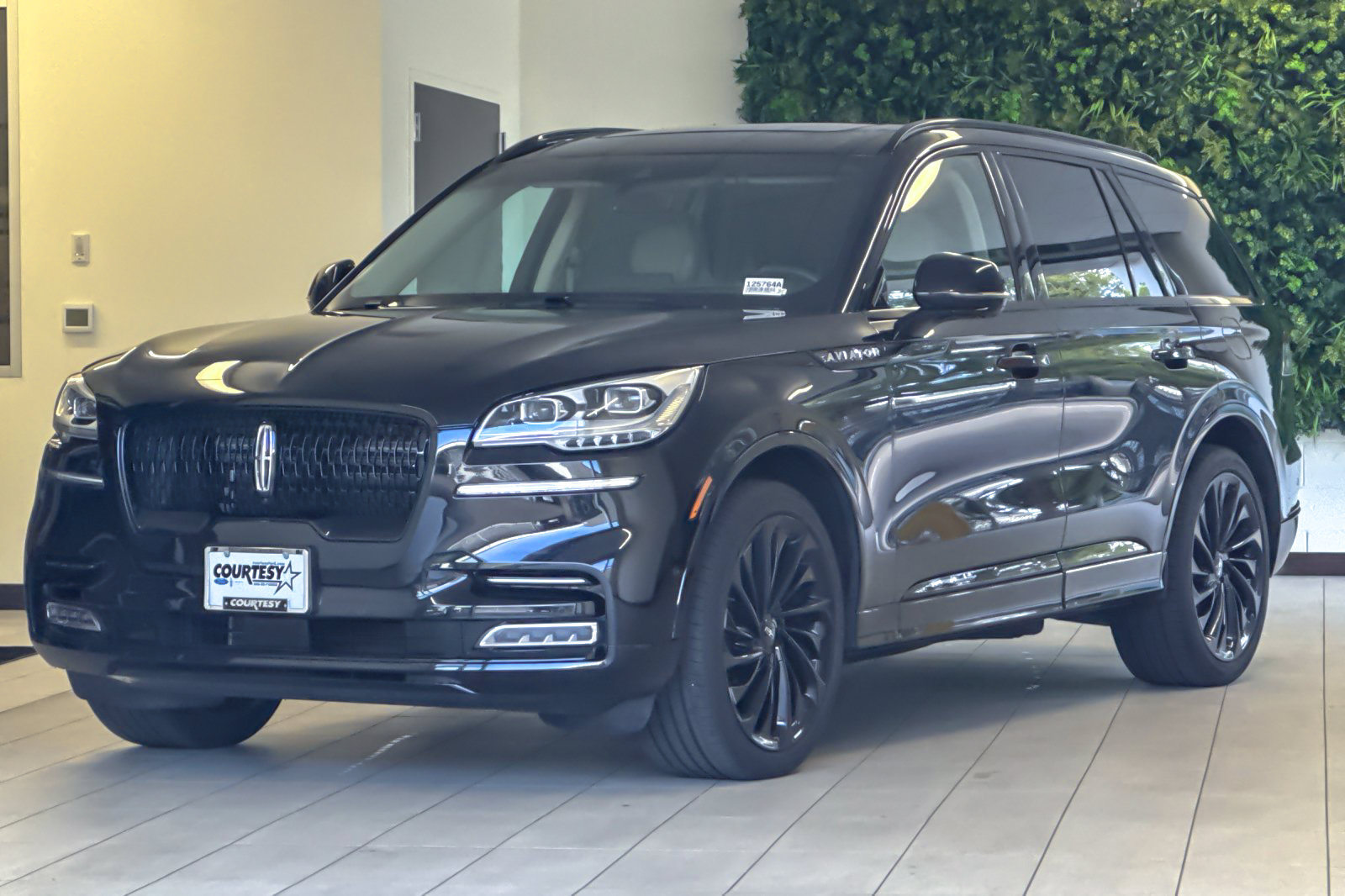 Certified 2023 Lincoln Aviator Reserve w/ Equipment Group 201A AWD/4WD image 8
