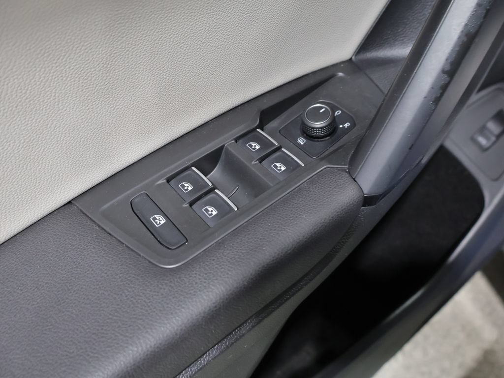 Used 2019 Volkswagen Tiguan SEL AWD/4WD image 14