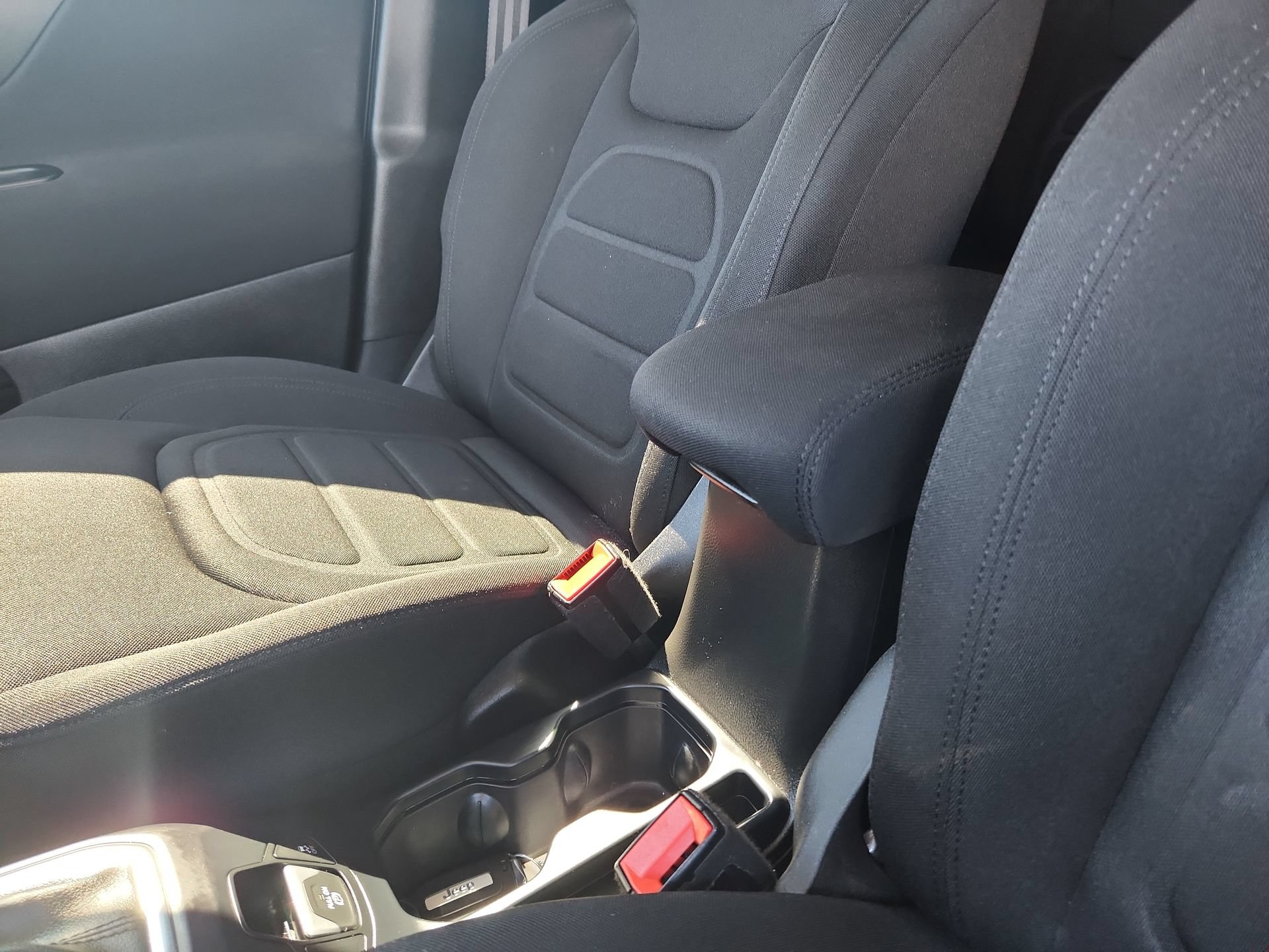 Used 2021 Jeep Renegade Latitude FWD image 22