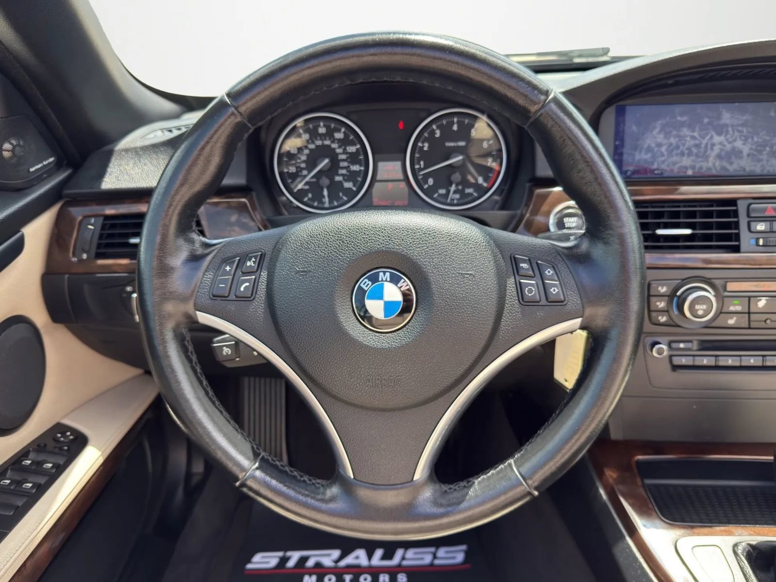 Used 2011 BMW 335i Convertible w/ Premium Pkg RWD image 18