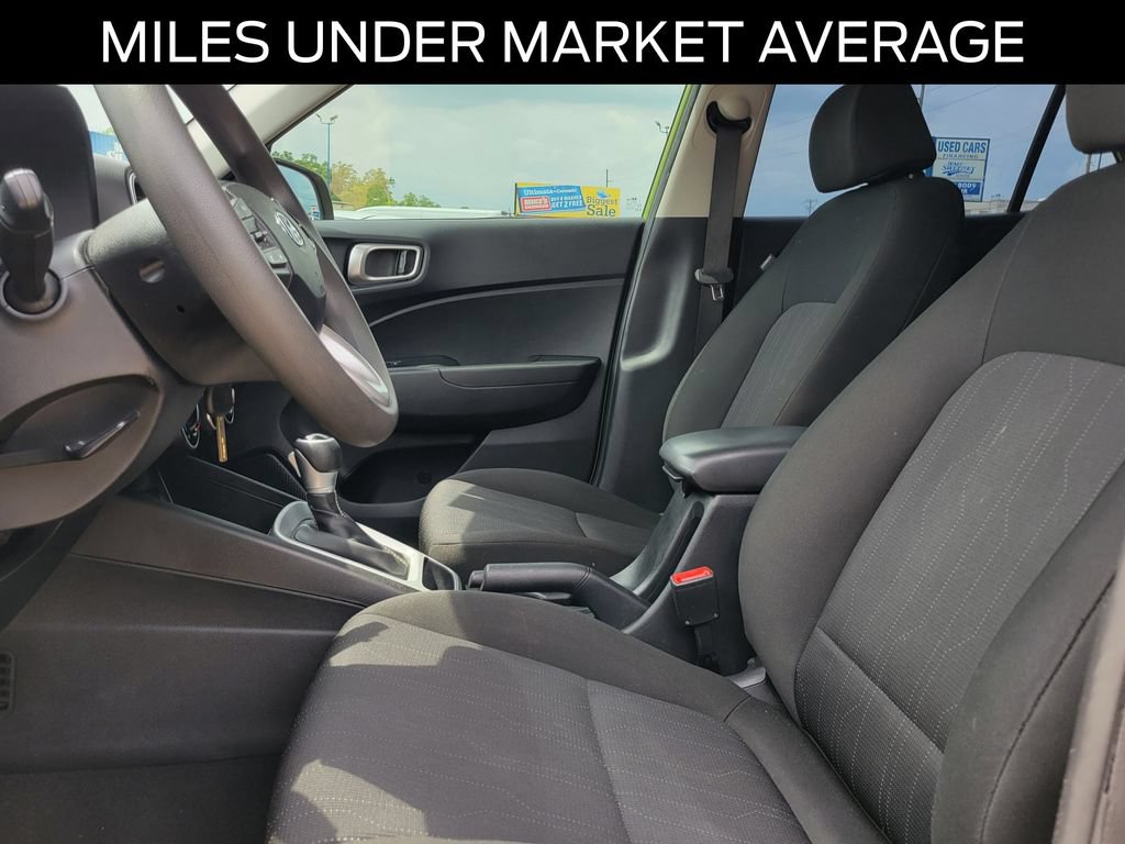 Used 2023 Hyundai Venue SE FWD image 14