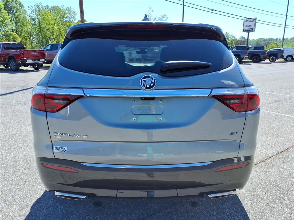 Used 2024 Buick Enclave Essence w/ Sport Touring Edition AWD/4WD image 5