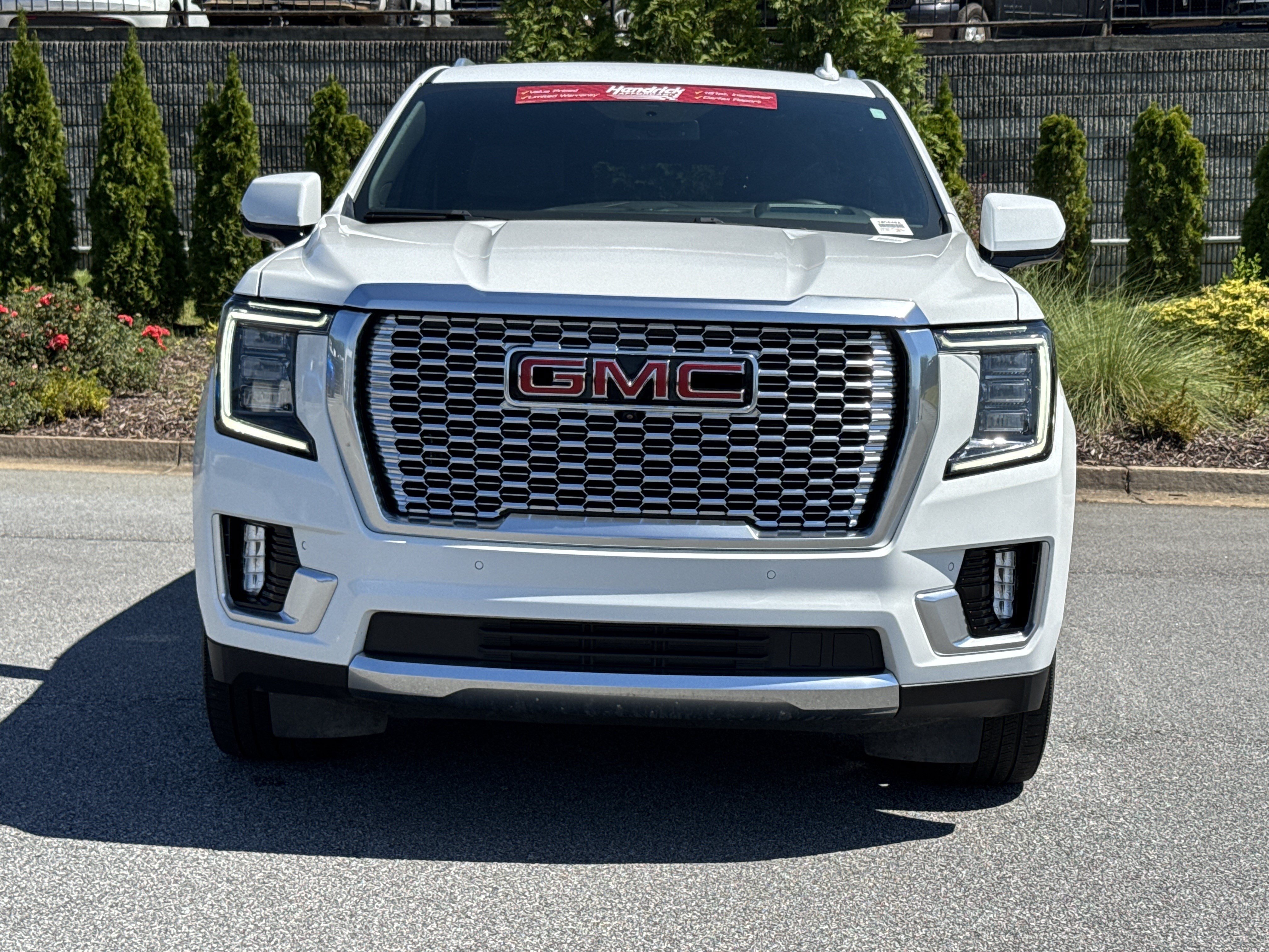 Used 2023 GMC Yukon Denali AWD/4WD image 3