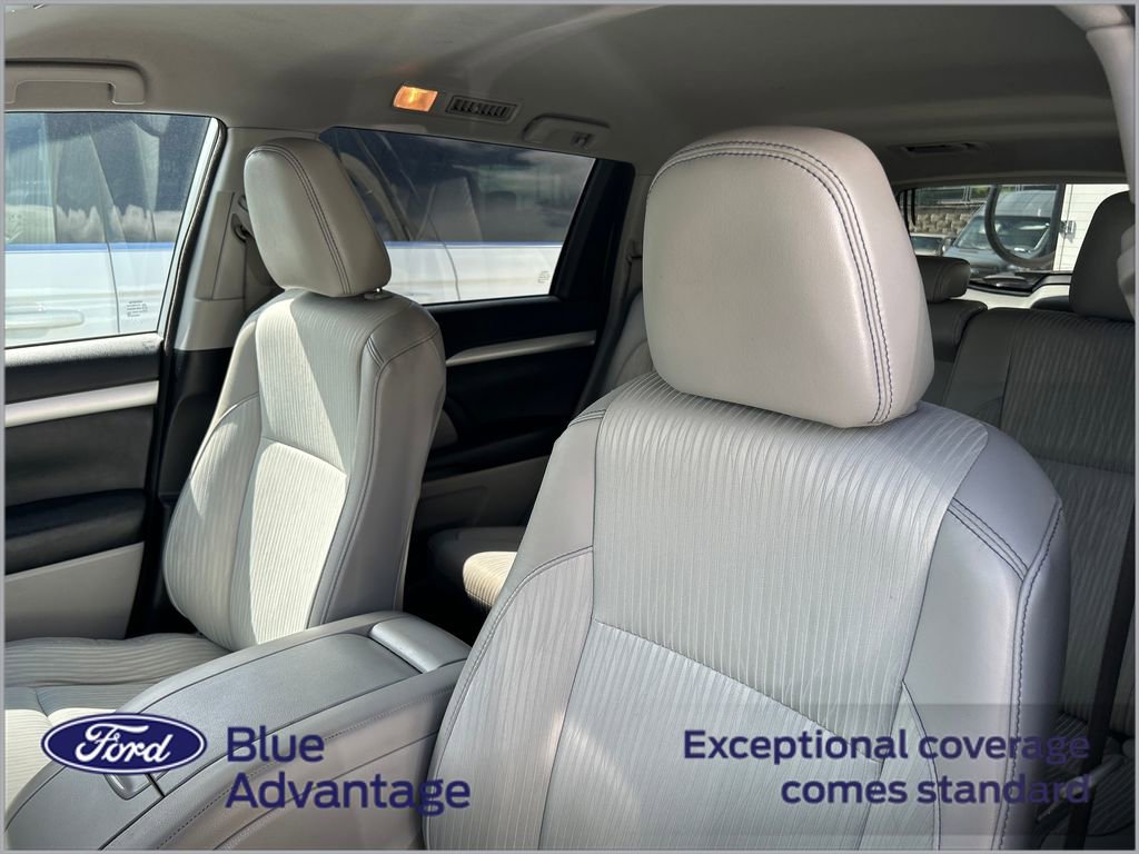 Used 2018 Toyota Highlander Plus FWD image 11