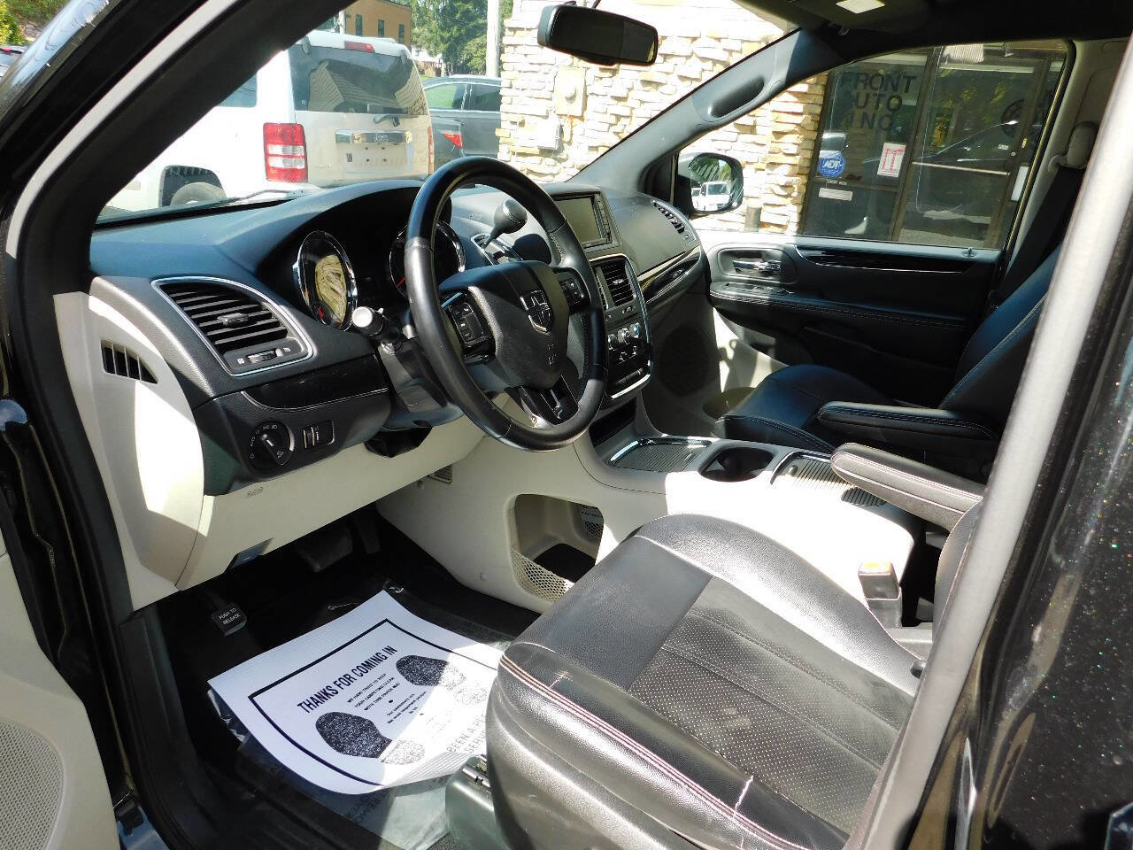 Used 2017 Dodge Grand Caravan SXT image 22