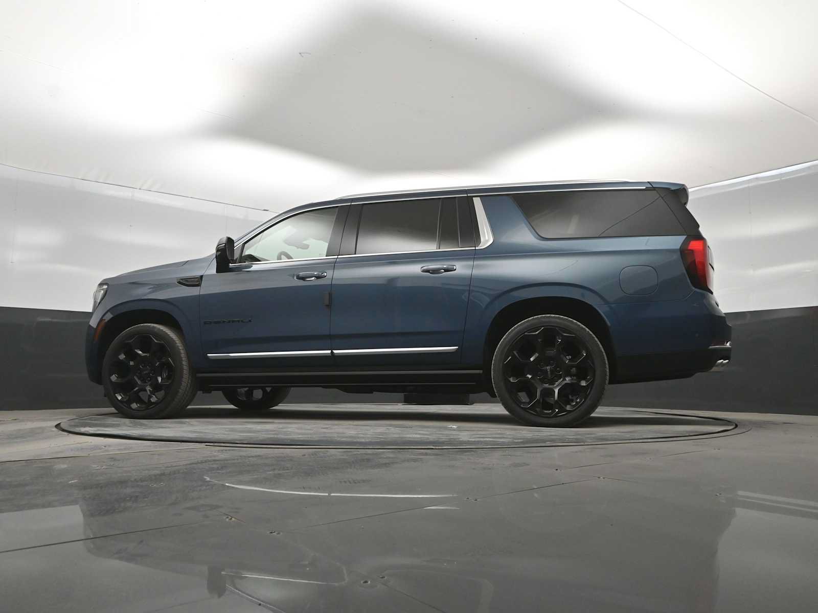 New 2026 GMC Yukon XL Denali w/ Denali Reserve Package AWD/4WD image 32