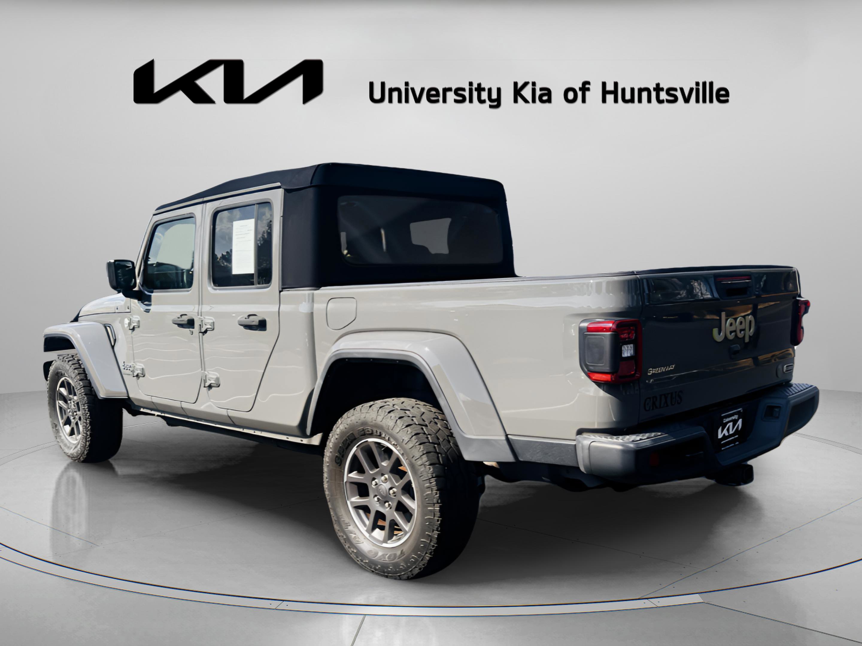 Used 2020 Jeep Gladiator Overland w/ Dual Top Group image 5