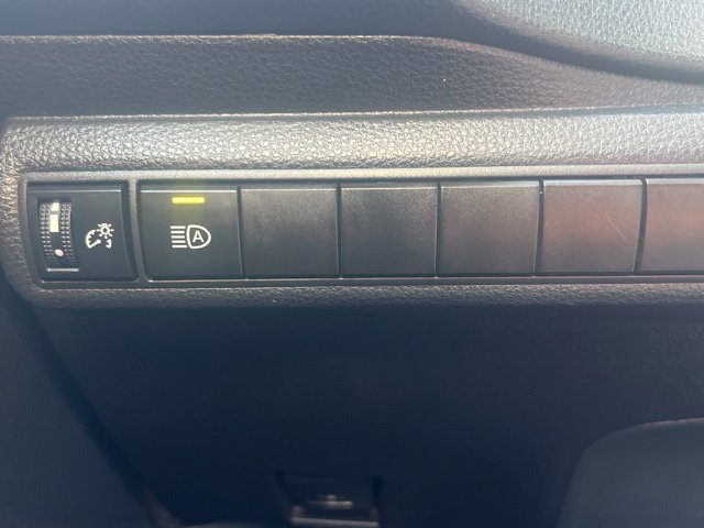 Used 2025 Toyota Corolla LE FWD image 23