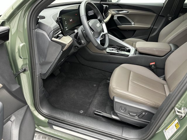 Used 2025 Audi Q5 Premium w/ Convenience Package AWD/4WD image 11
