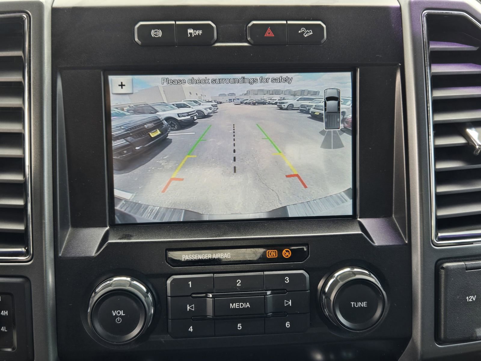 Used 2019 Ford F250 XLT w/ XLT Premium Package AWD/4WD image 17
