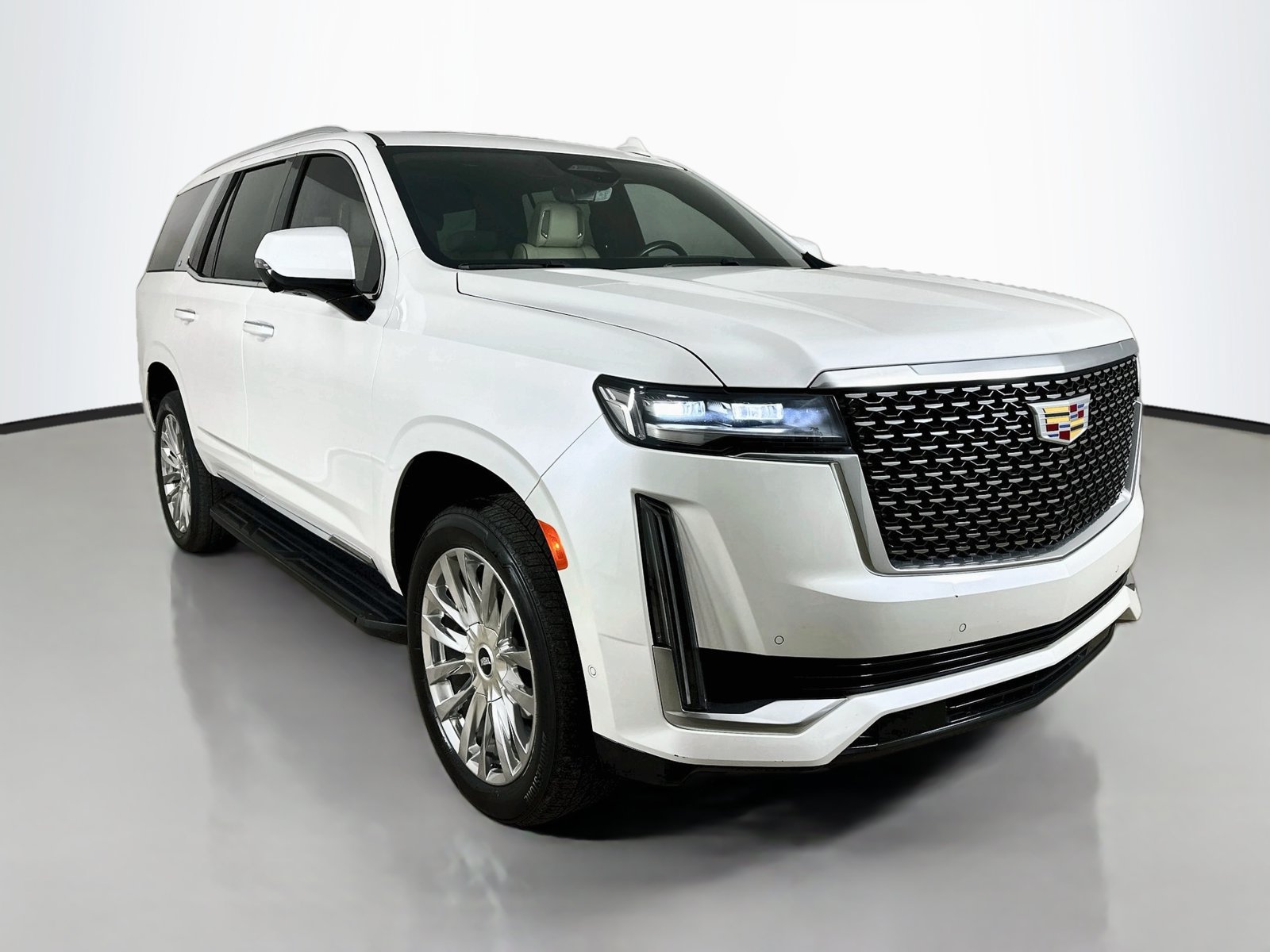 Used 2023 Cadillac Escalade Premium Luxury RWD image 3