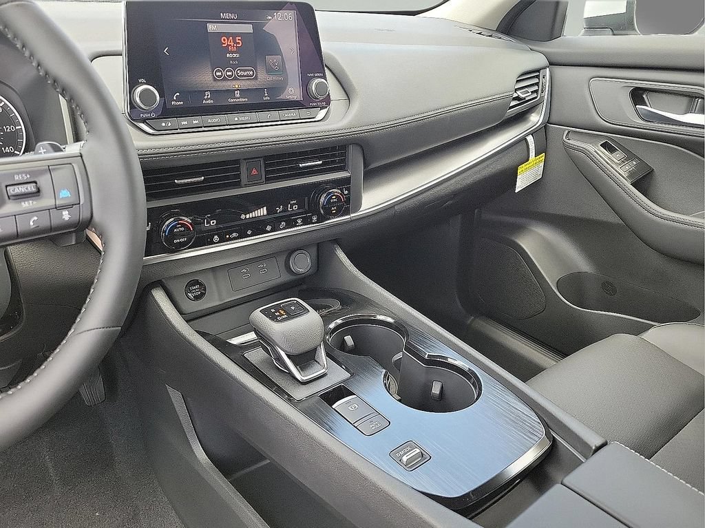 Used 2025 Nissan Rogue SV w/ SV Premium Package FWD image 20