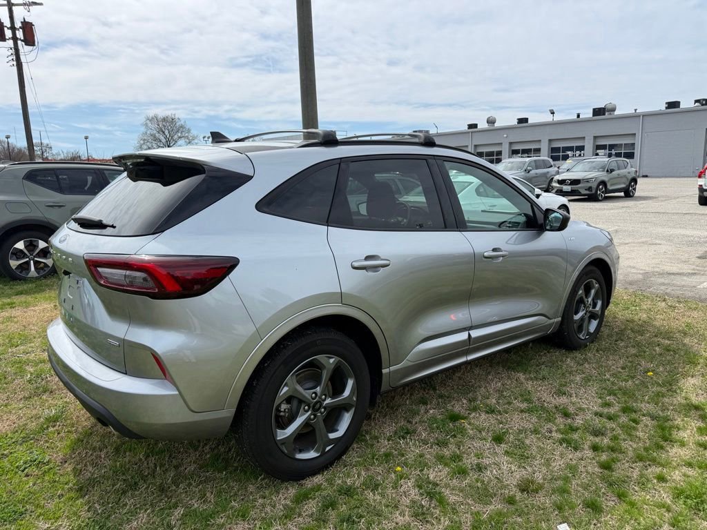 Used 2023 Ford Escape ST-Line w/ Equipment Group 301A image 8