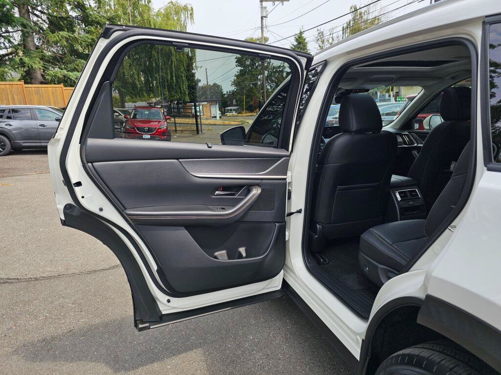 Certified 2024 MAZDA CX-90 Plug-In Hybrid w/ Preferred AWD/4WD image 17