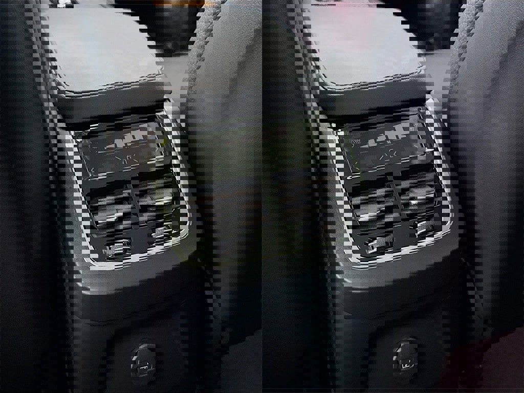 Certified 2024 Volvo XC90 T8 Plus image 27