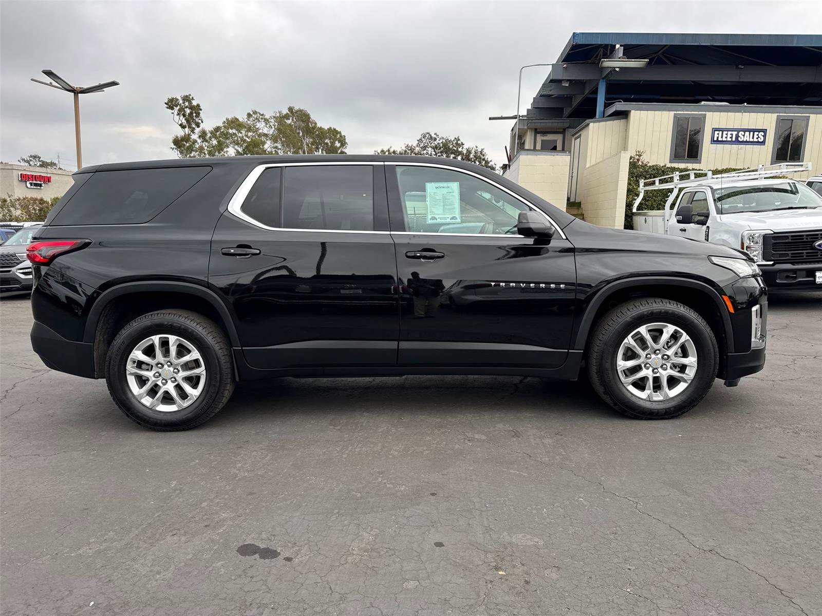Used 2023 Chevrolet Traverse LS image 7