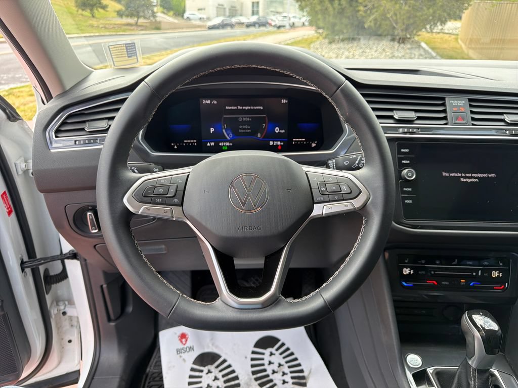 Used 2022 Volkswagen Tiguan SE AWD/4WD image 16