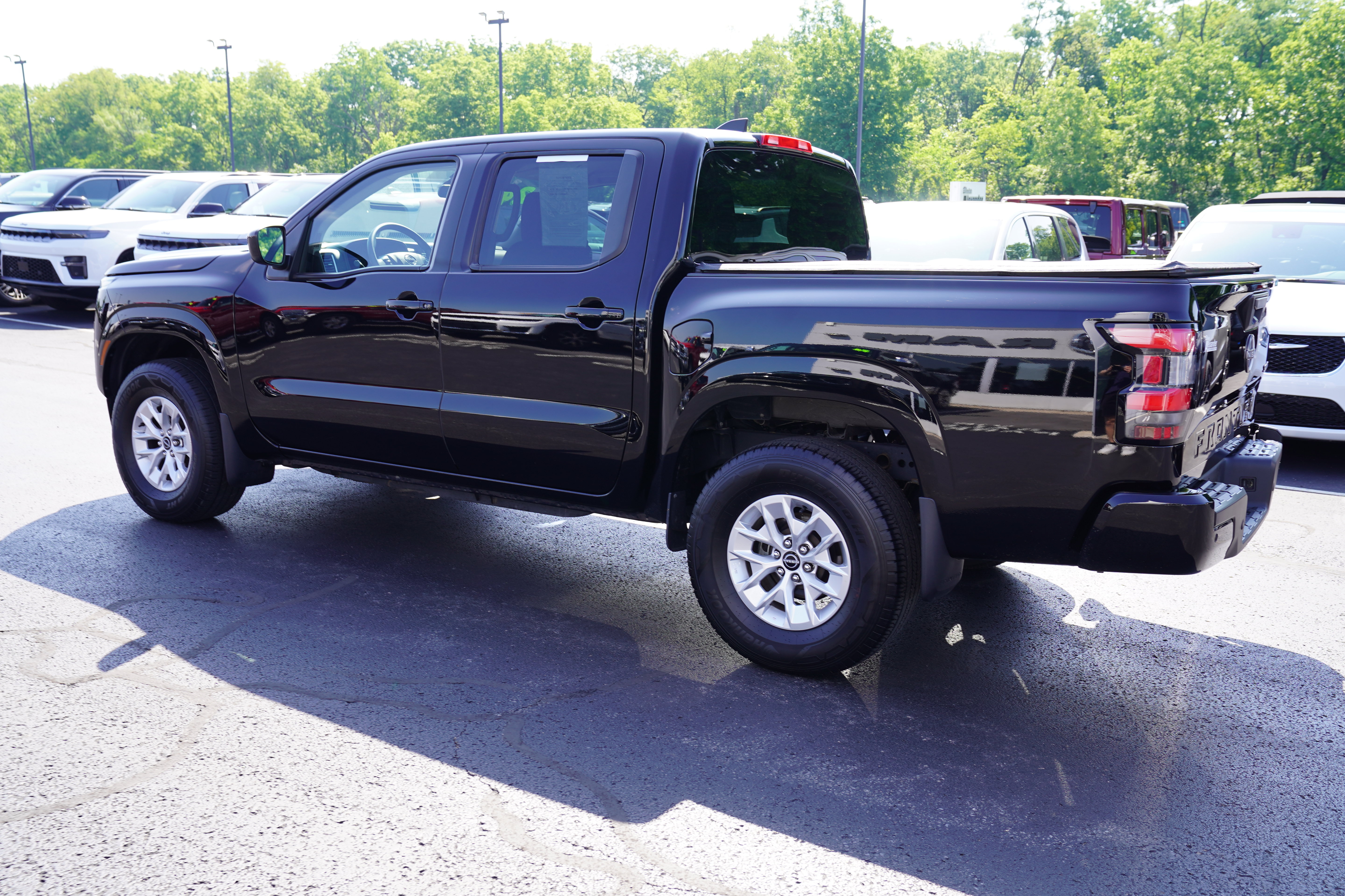 Used 2024 Nissan Frontier SV w/ Technology Package AWD/4WD image 8