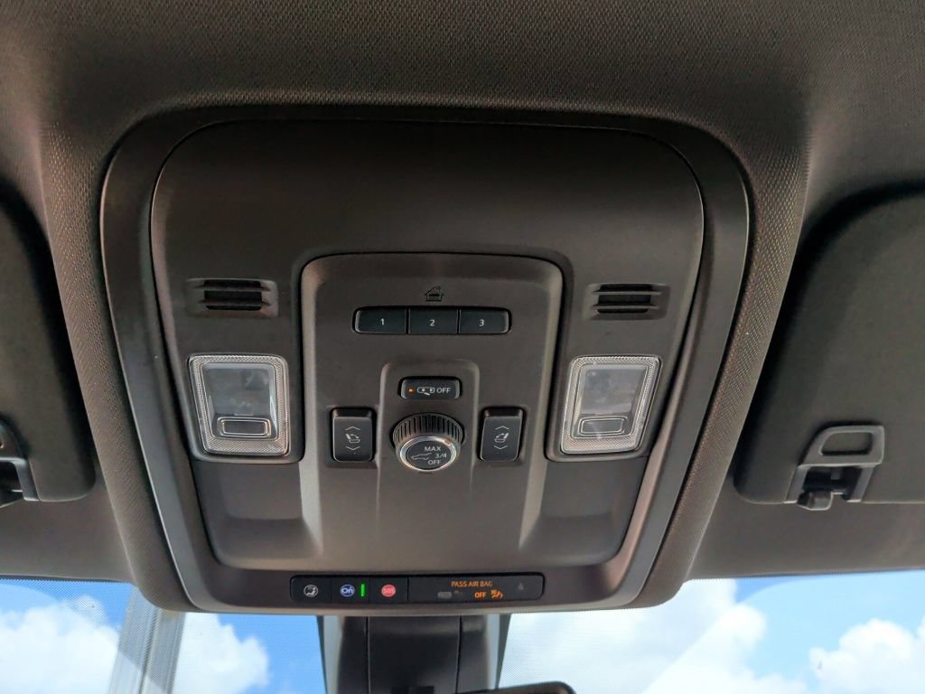 Used 2022 Chevrolet Tahoe LT w/ Luxury Package RWD image 23