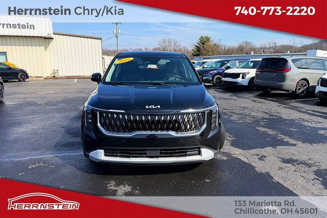 Used 2025 Kia Carnival image 2