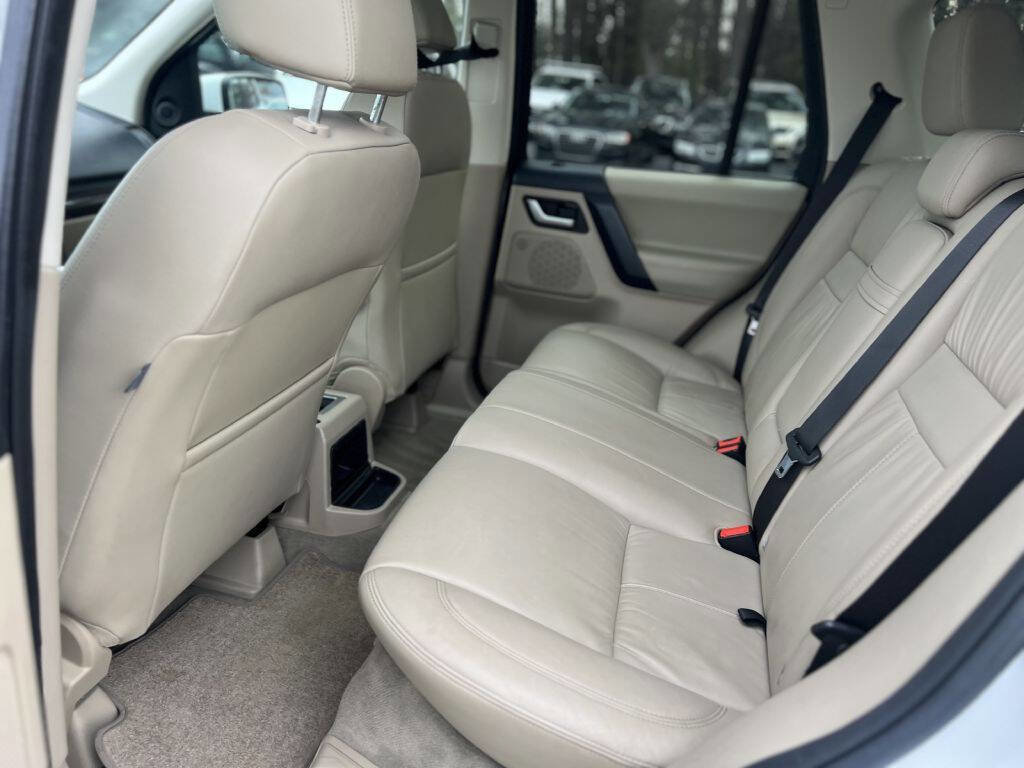 Used 2011 Land Rover LR2 HSE LUX image 11