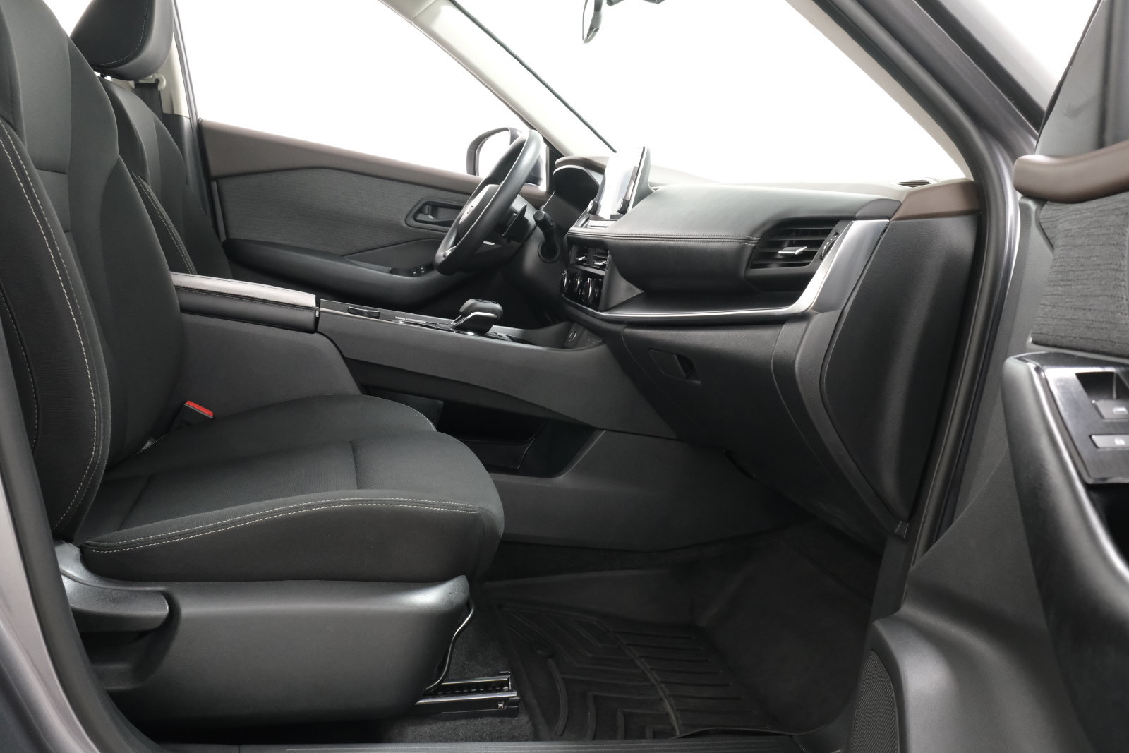 Used 2023 Nissan Rogue S AWD/4WD image 36