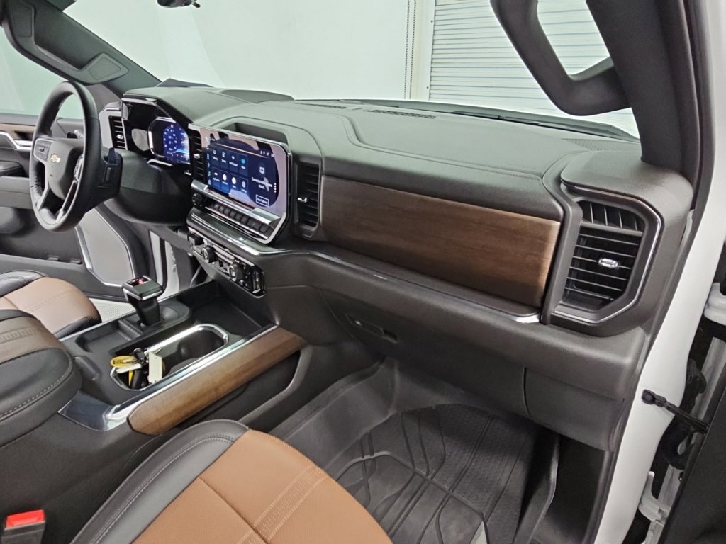 Used 2024 Chevrolet Silverado 1500 High Country w/ Technology Package AWD/4WD image 41