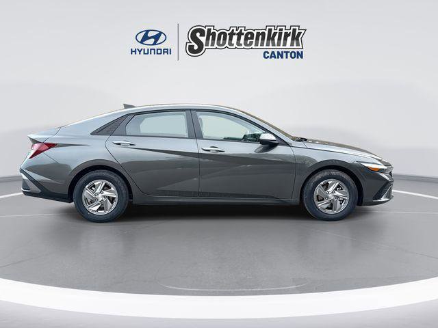 New 2026 Hyundai Elantra SE image 9