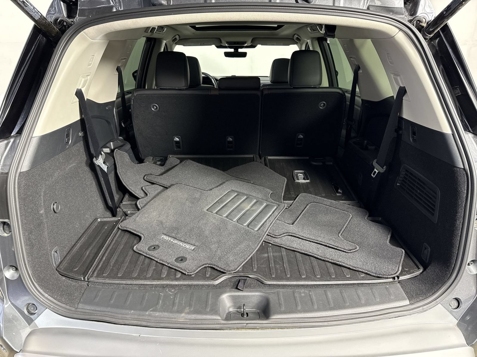 Certified 2025 Nissan Pathfinder Platinum w/ Cargo Package AWD/4WD image 36