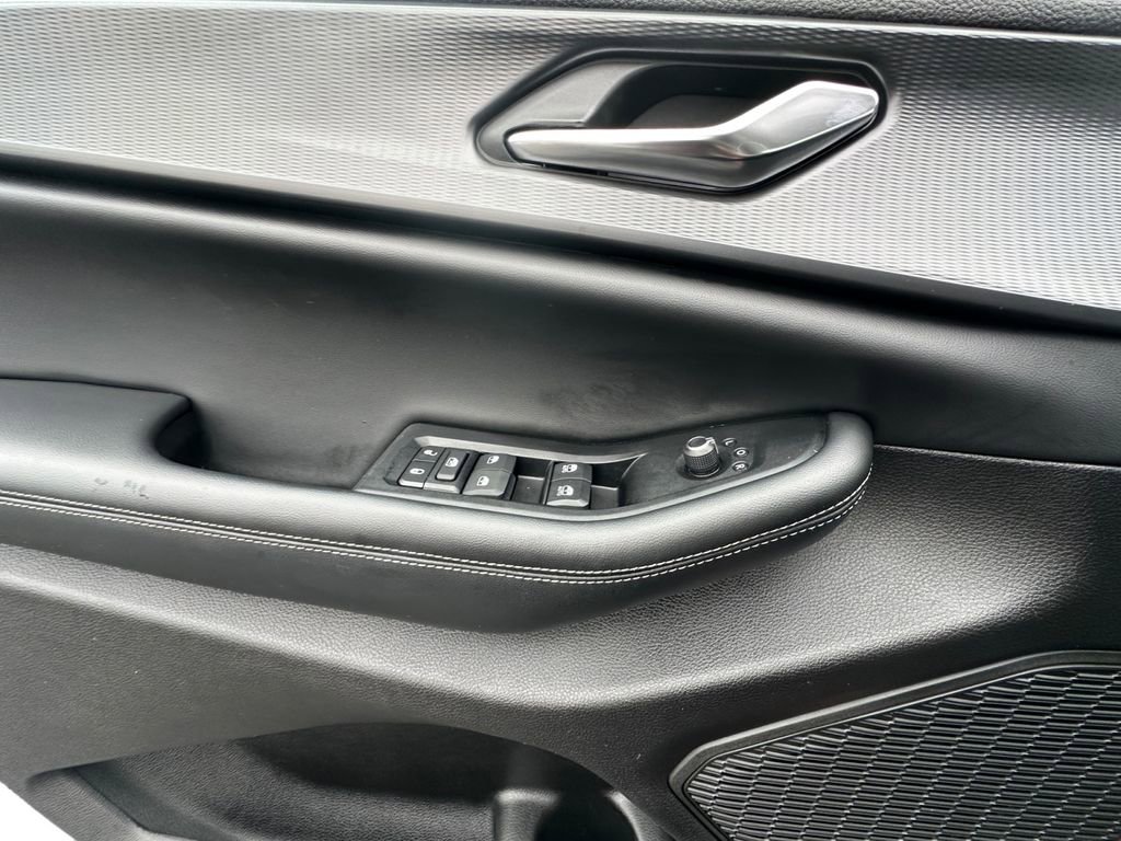 Used 2024 Jeep Grand Cherokee Laredo X image 11