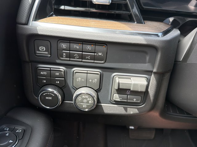 New 2026 Chevrolet Suburban High Country w/ Sun And Tow Package AWD/4WD image 16
