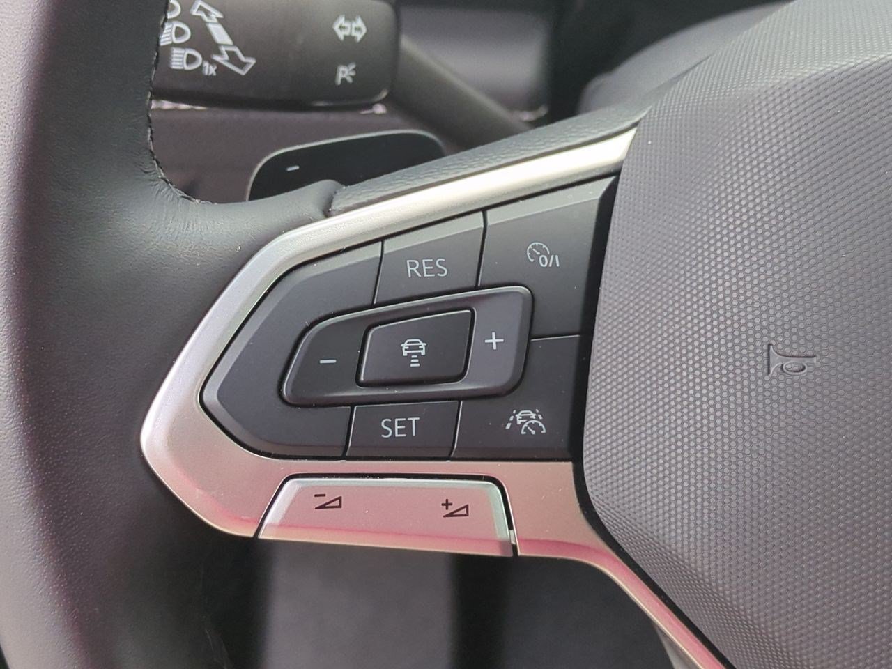 Used 2025 Volkswagen Atlas Cross Sport SEL Premium R-Line AWD/4WD image 20
