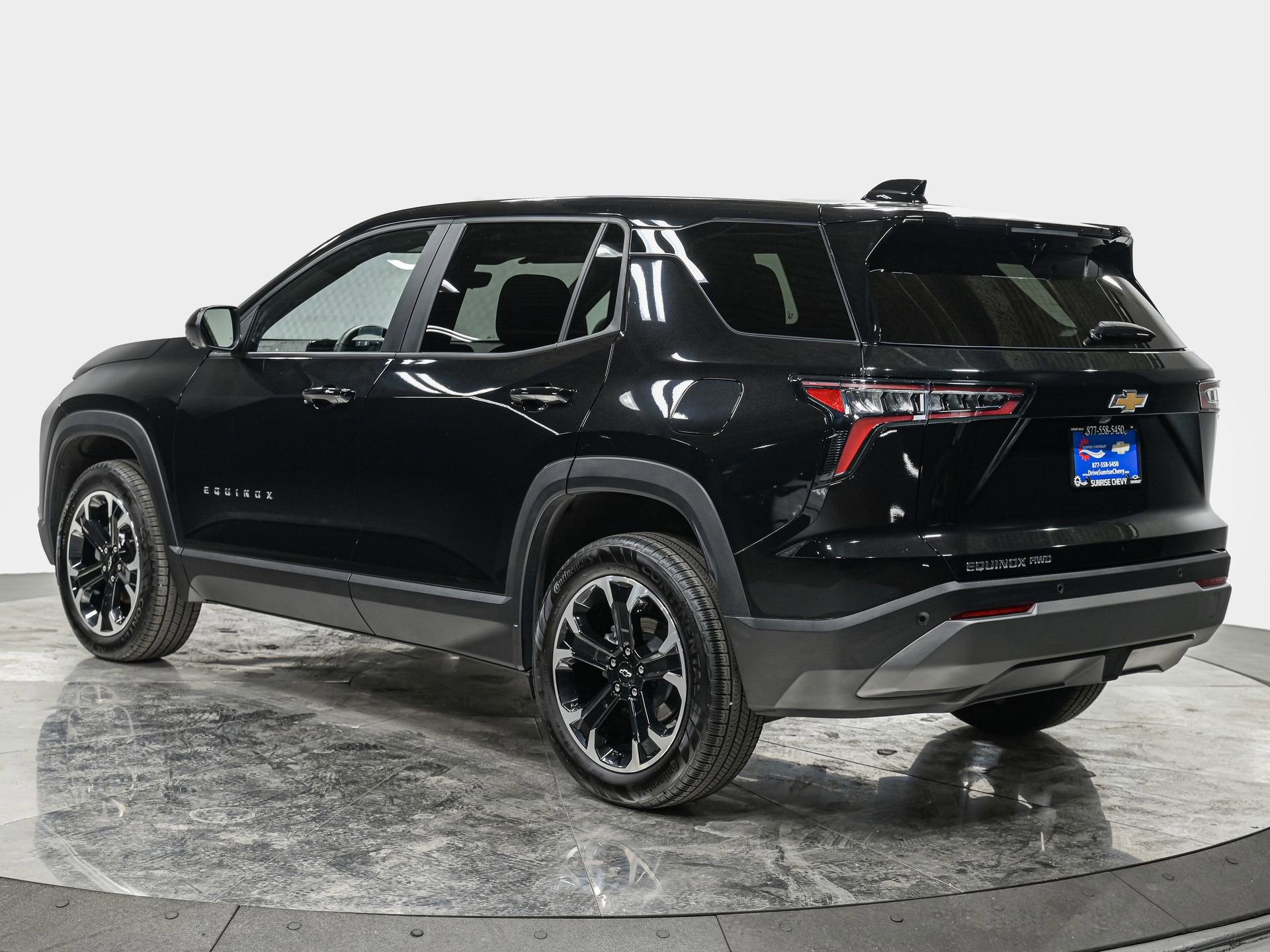 Used 2025 Chevrolet Equinox LT w/ Safety and Technology Package image 4