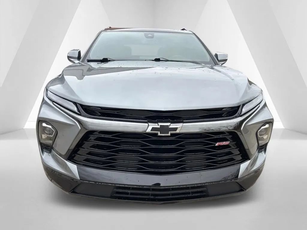 Used 2025 Chevrolet Blazer RS image 2
