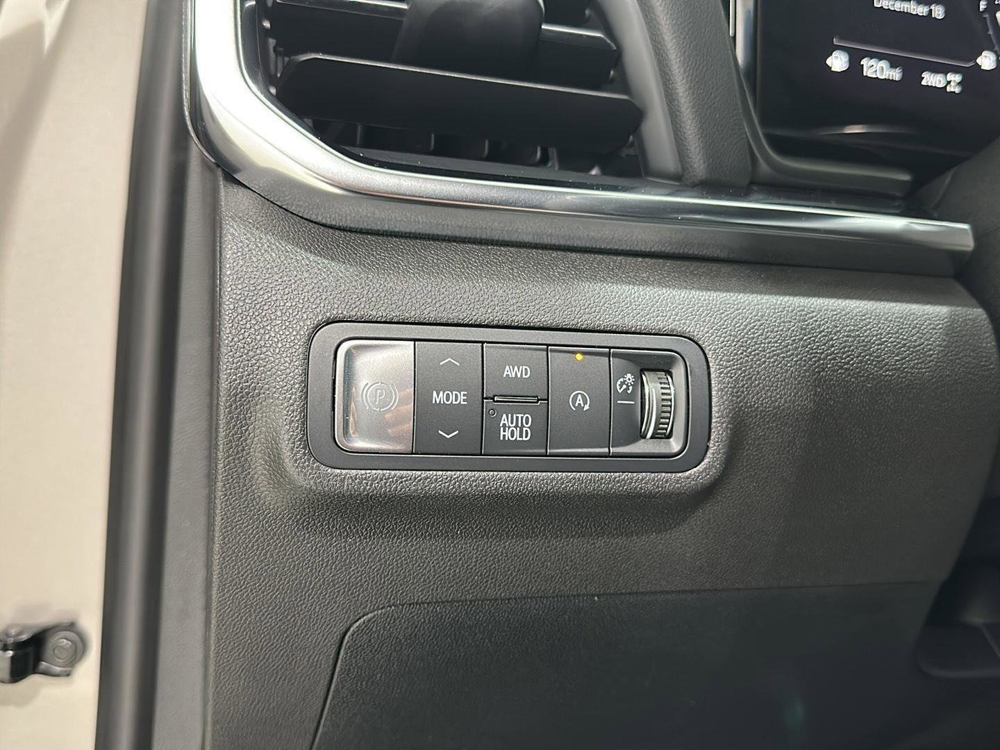 Used 2025 GMC Terrain Elevation image 17