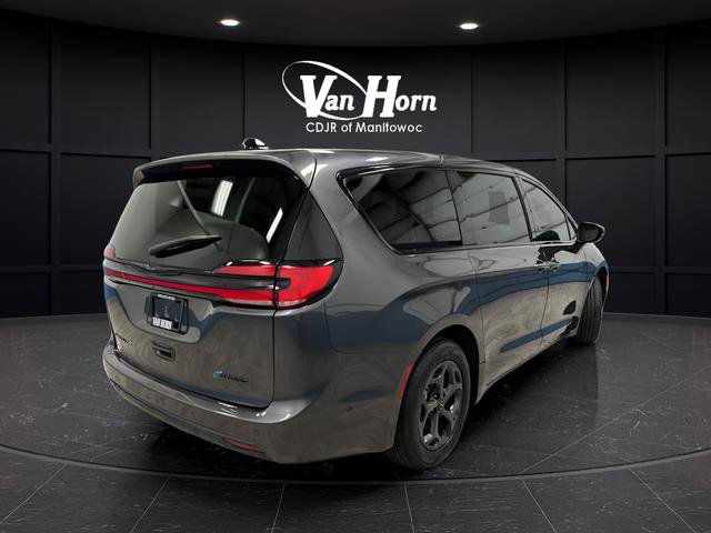Used 2023 Chrysler Pacifica Limited w/ Uconnect Theater Family Group FWD image 7