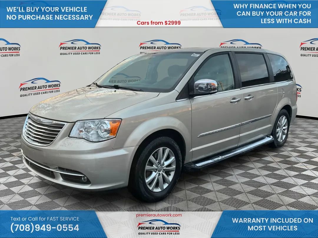 Used 2015 Chrysler Town & Country Limited Platinum FWD image 1
