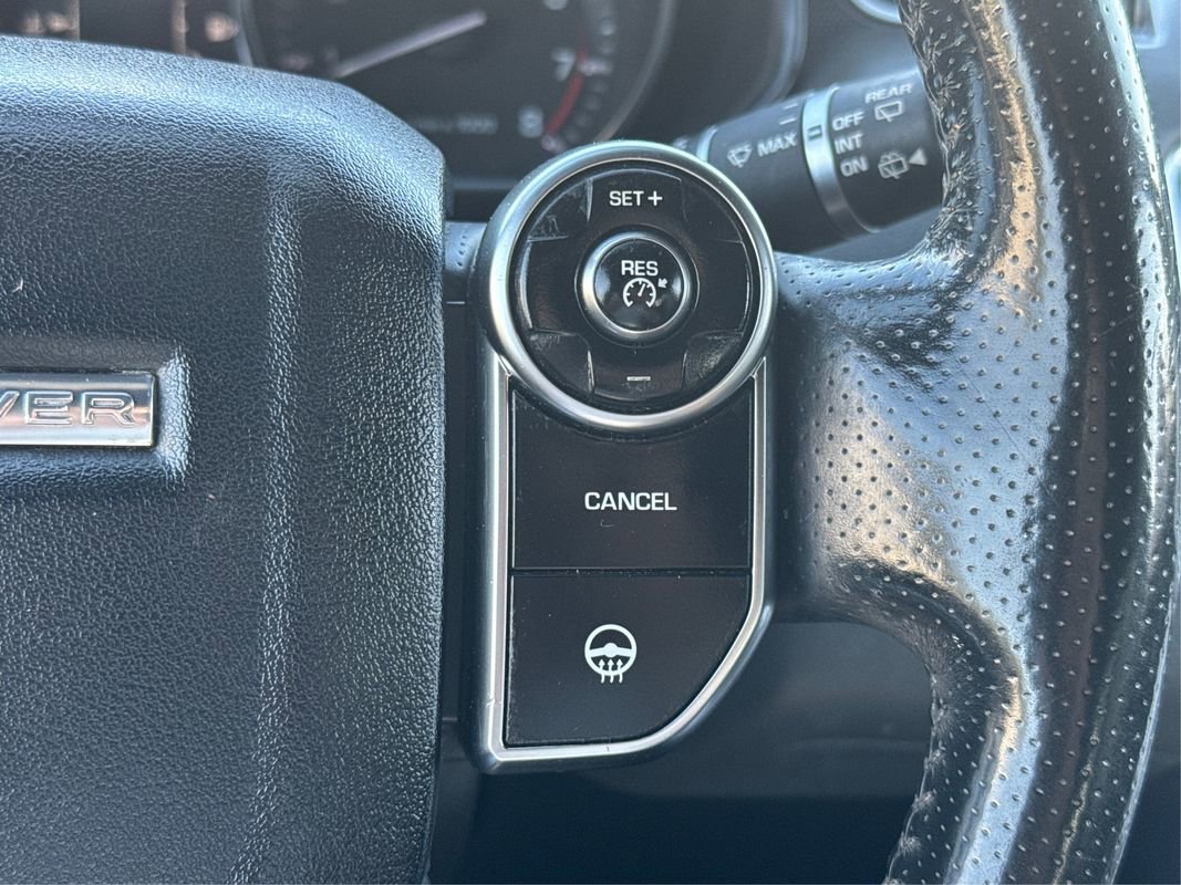 Used 2015 Land Rover Range Rover Sport SE image 35
