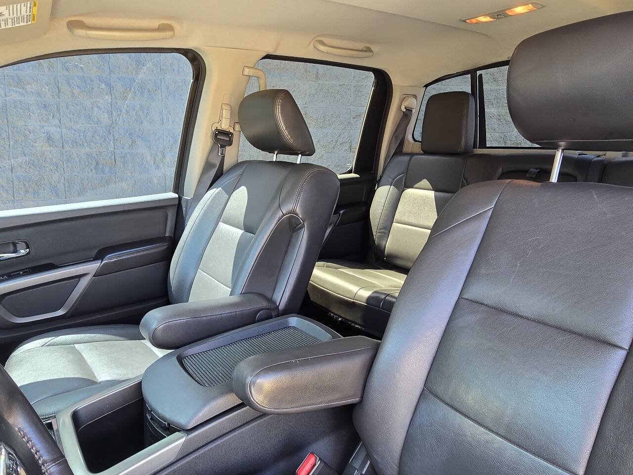 Used 2015 Nissan Titan SV w/ SV Value Truck Package AWD/4WD image 8