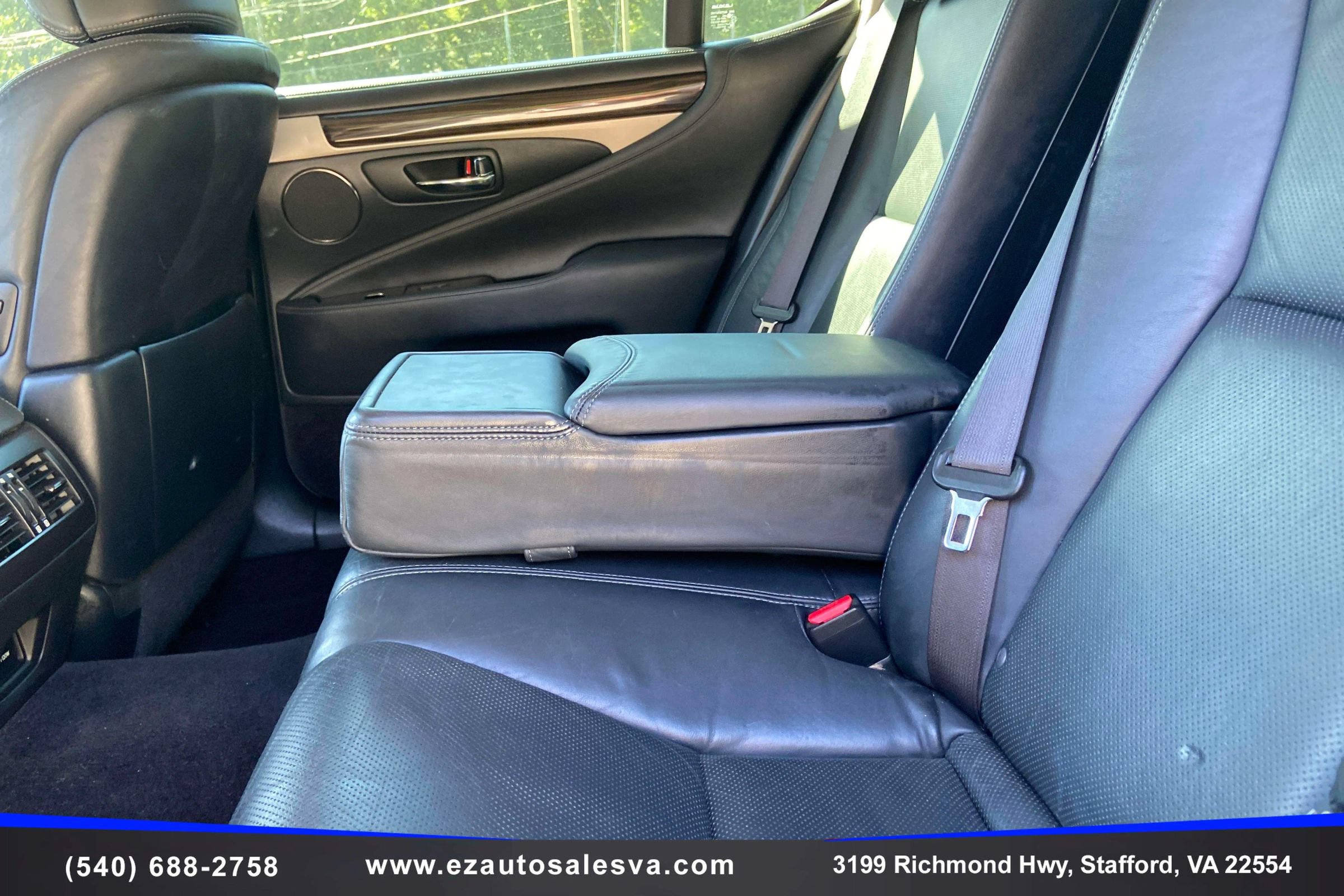 Used 2015 Lexus LS 460 w/ Comfort Package RWD image 24