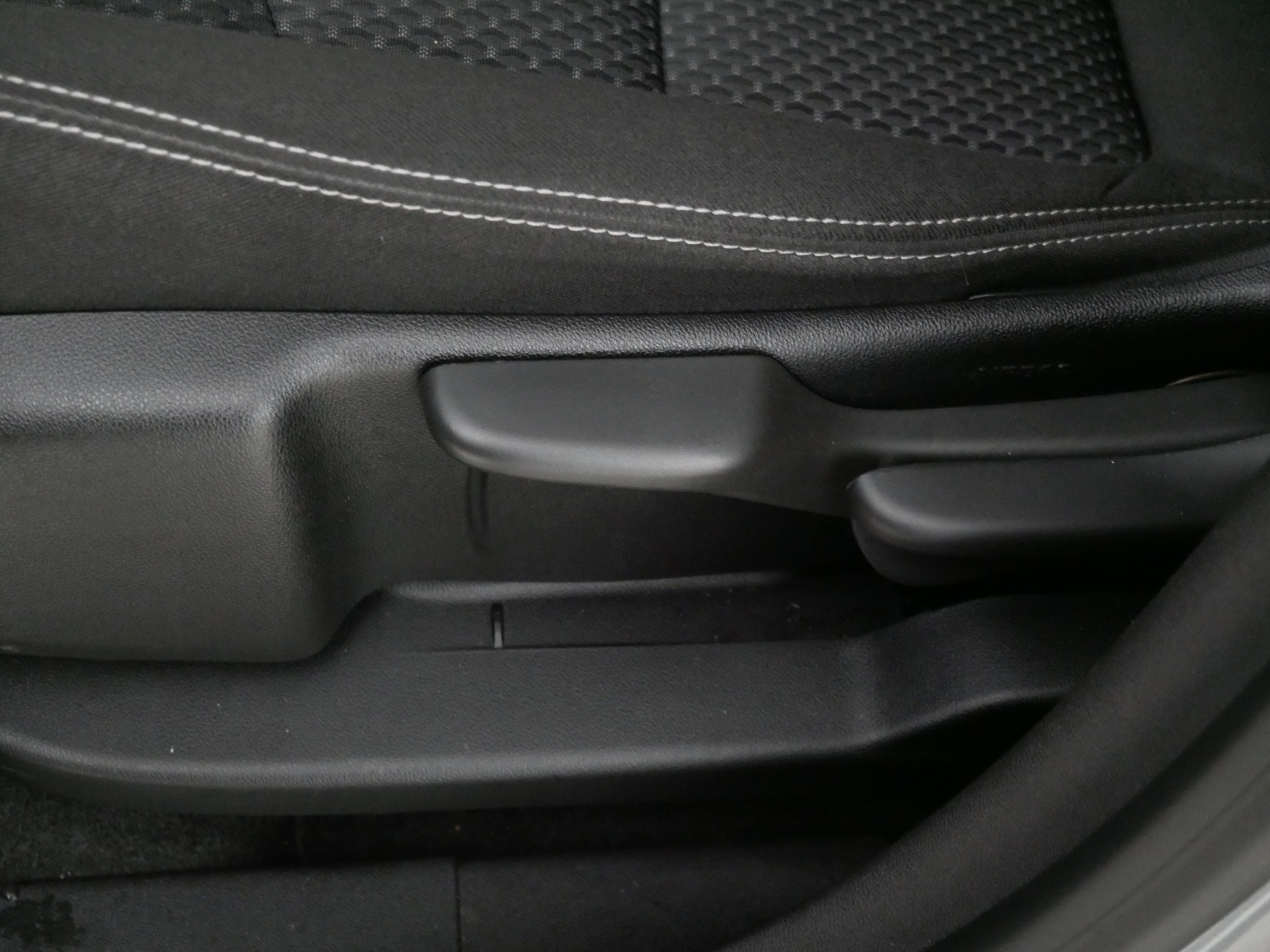 Used 2024 GMC Terrain SLE image 20