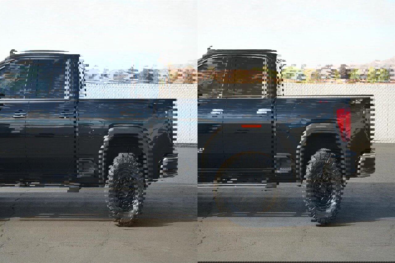 Used 2023 GMC Sierra 2500 SLT w/ SLT Premium Package image 7