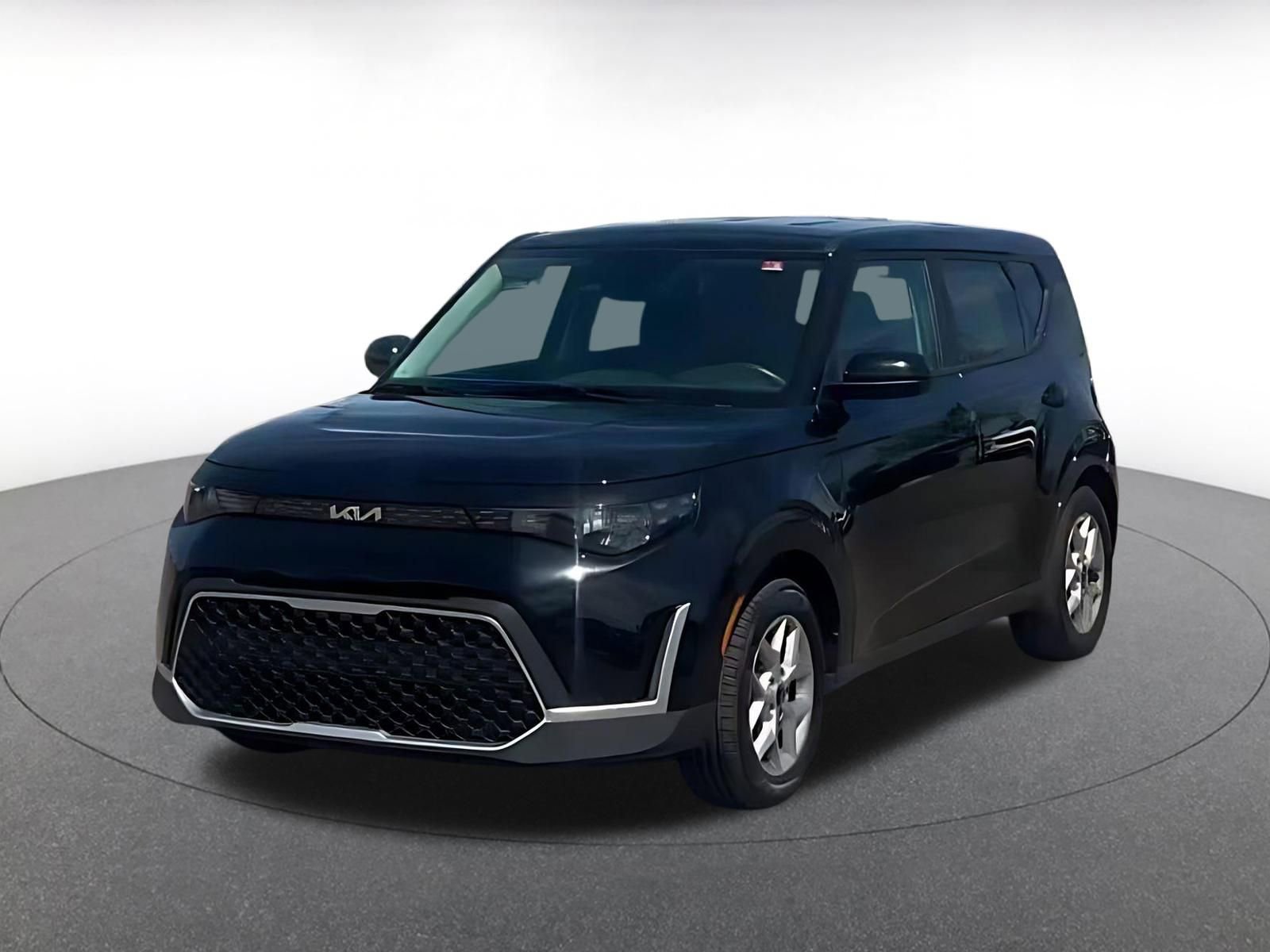 Used 2025 Kia Soul LX w/ LX Technology Package FWD image 7