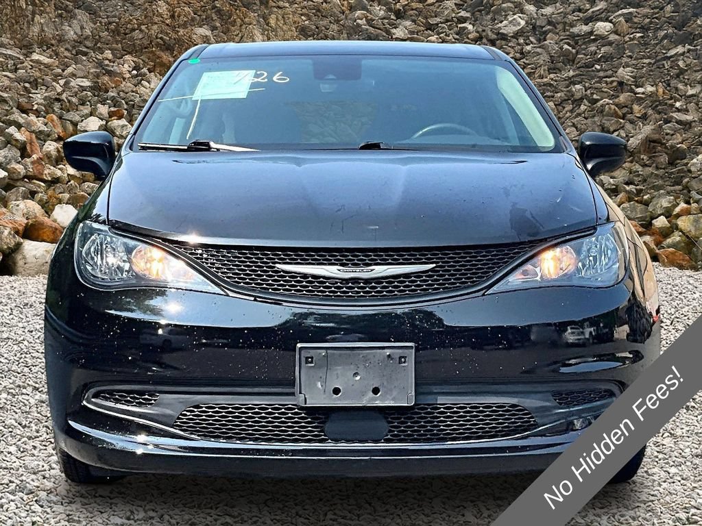Used 2024 Chrysler Voyager LX FWD image 3