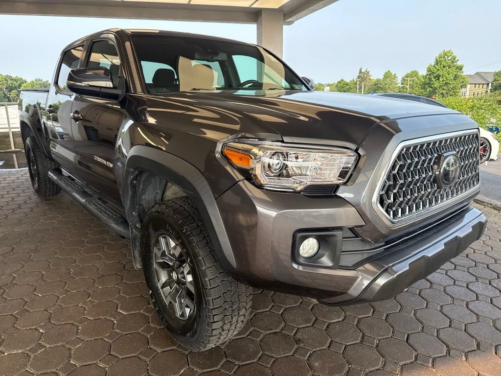 Used 2018 Toyota Tacoma TRD Off-Road AWD/4WD image 4