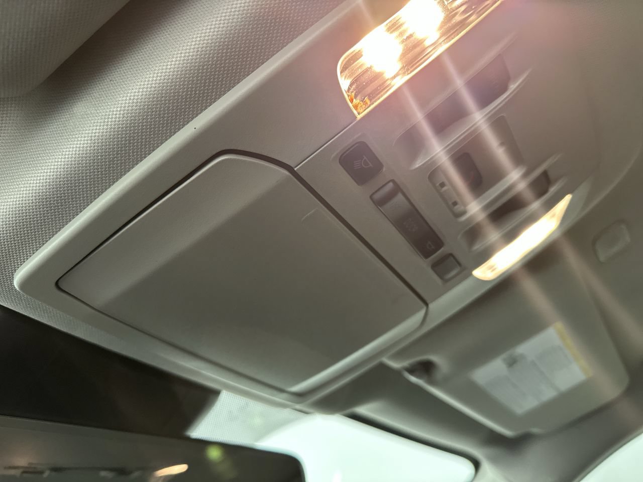 Used 2024 Toyota Highlander Limited FWD image 12