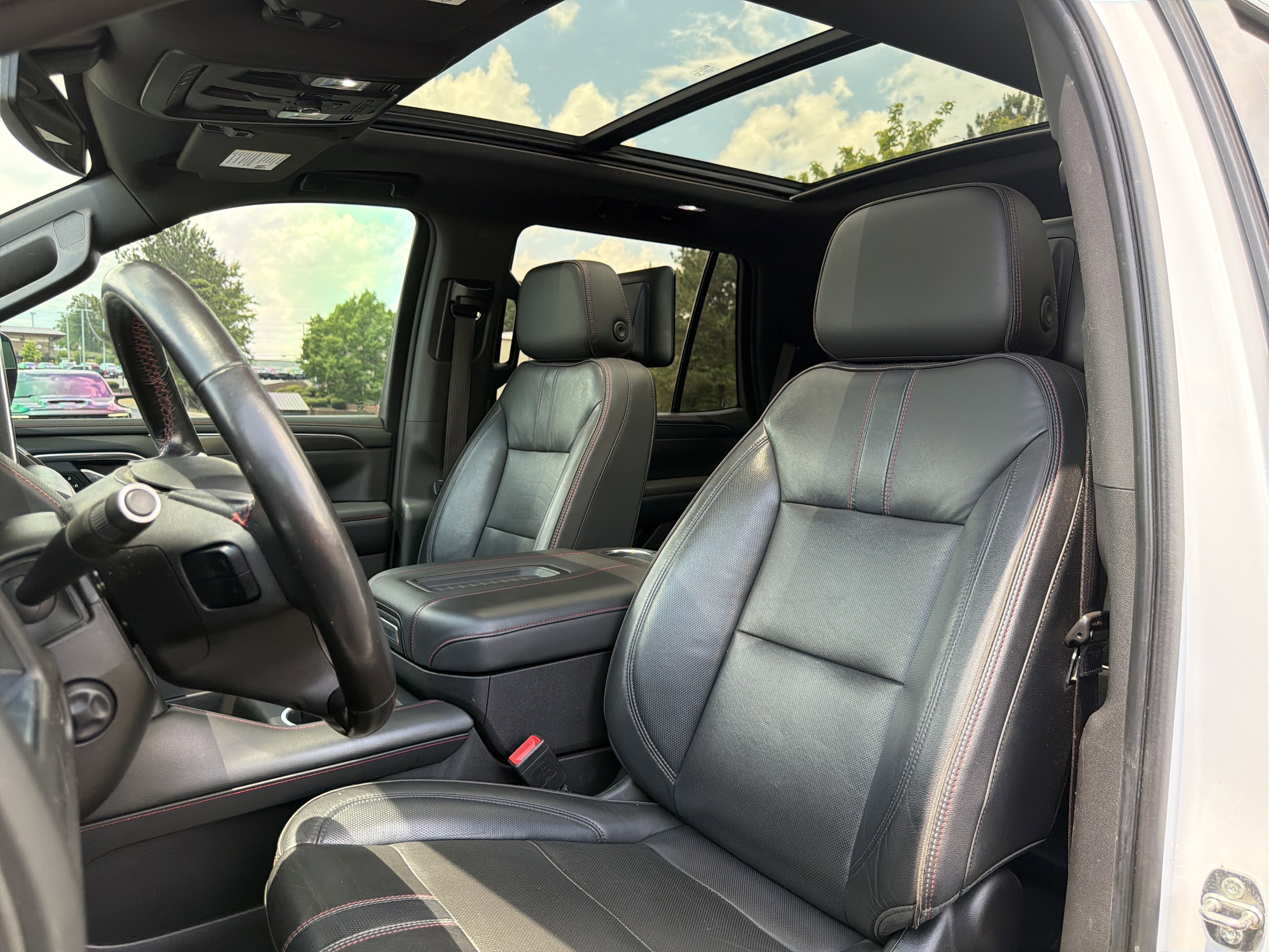 Used 2021 Chevrolet Tahoe RST w/ Luxury Package AWD/4WD image 7
