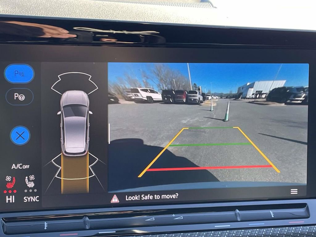 Used 2024 Volkswagen Golf R image 19